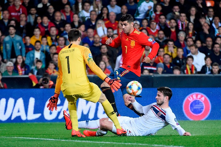 瑞士球队惊险胜挪威,锁定欧锦赛决赛席位 瑞士球队惊险胜挪威,锁定欧锦赛决赛席位