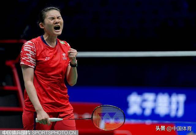 韩国选手在羽毛球比赛中实现逆转
