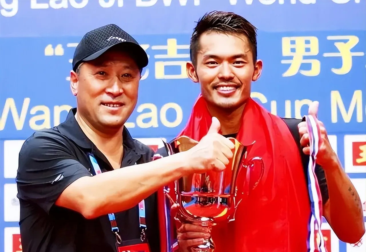 中国羽毛球队完胜印尼羽毛球队，林丹爆发神勇