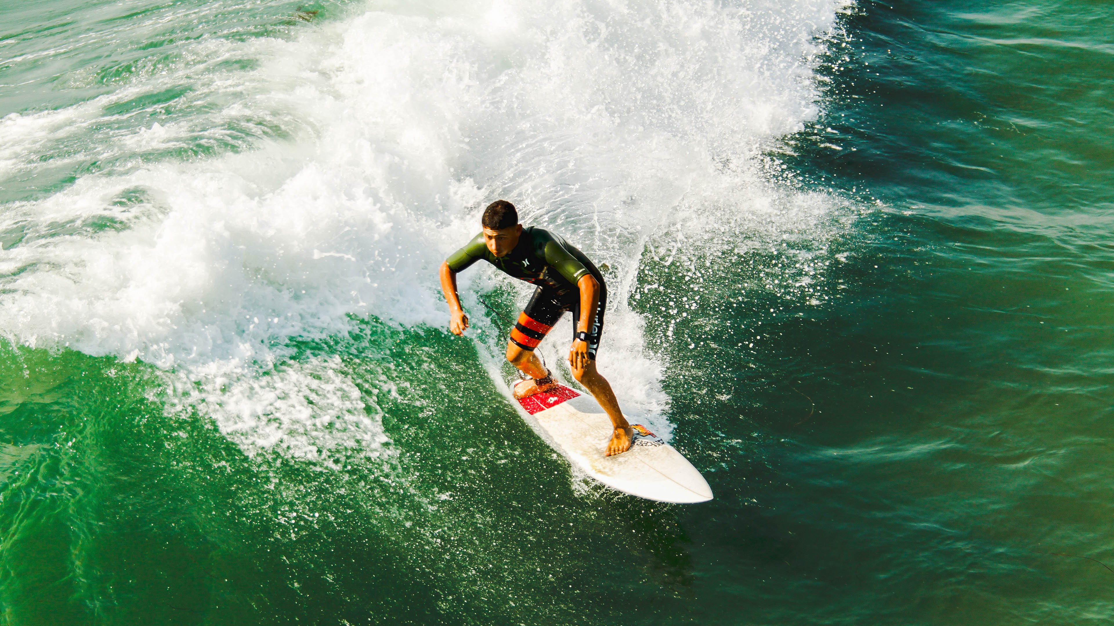 雷速赛事直播app-赛道风云，梅赛德斯横扫法拉利，拉乔治刷新纪录之夜